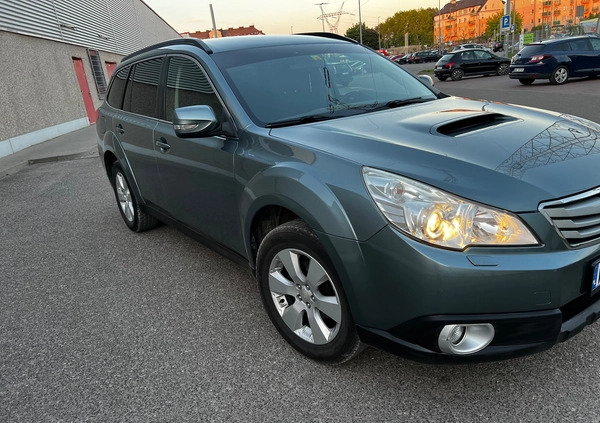 Subaru Outback cena 23000 przebieg: 210000, rok produkcji 2010 z Ząbki małe 22